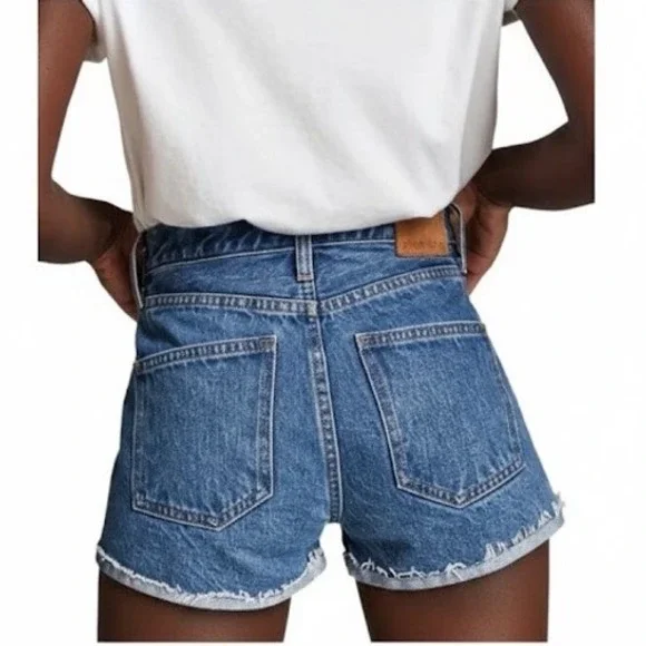 Aritzia Denim Forum The Farrah Cheeky Short Cut off Distressed Size 27 - Picture 3 of 9